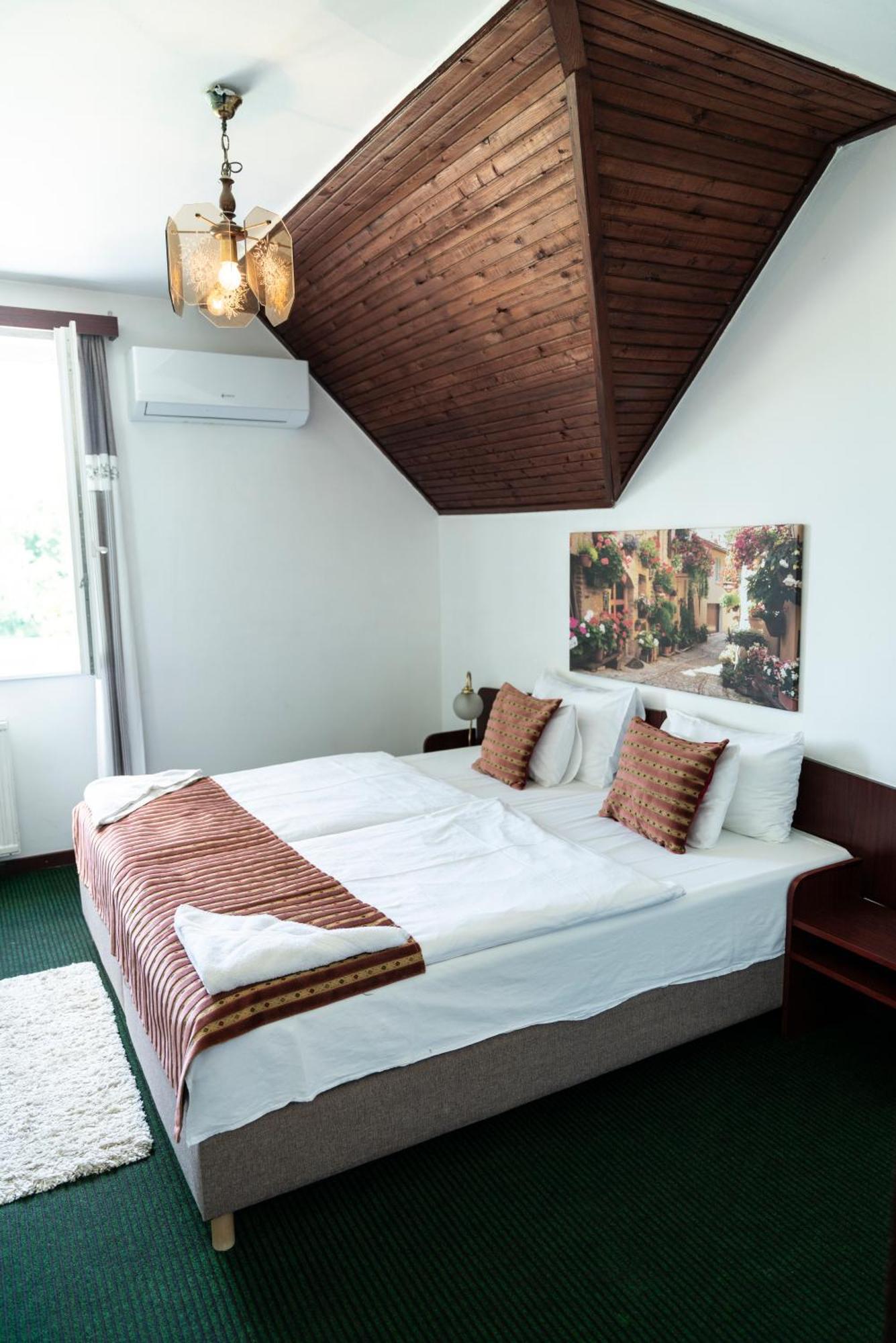 Bagoly Fogado Hotel Gyomro ภายนอก รูปภาพ