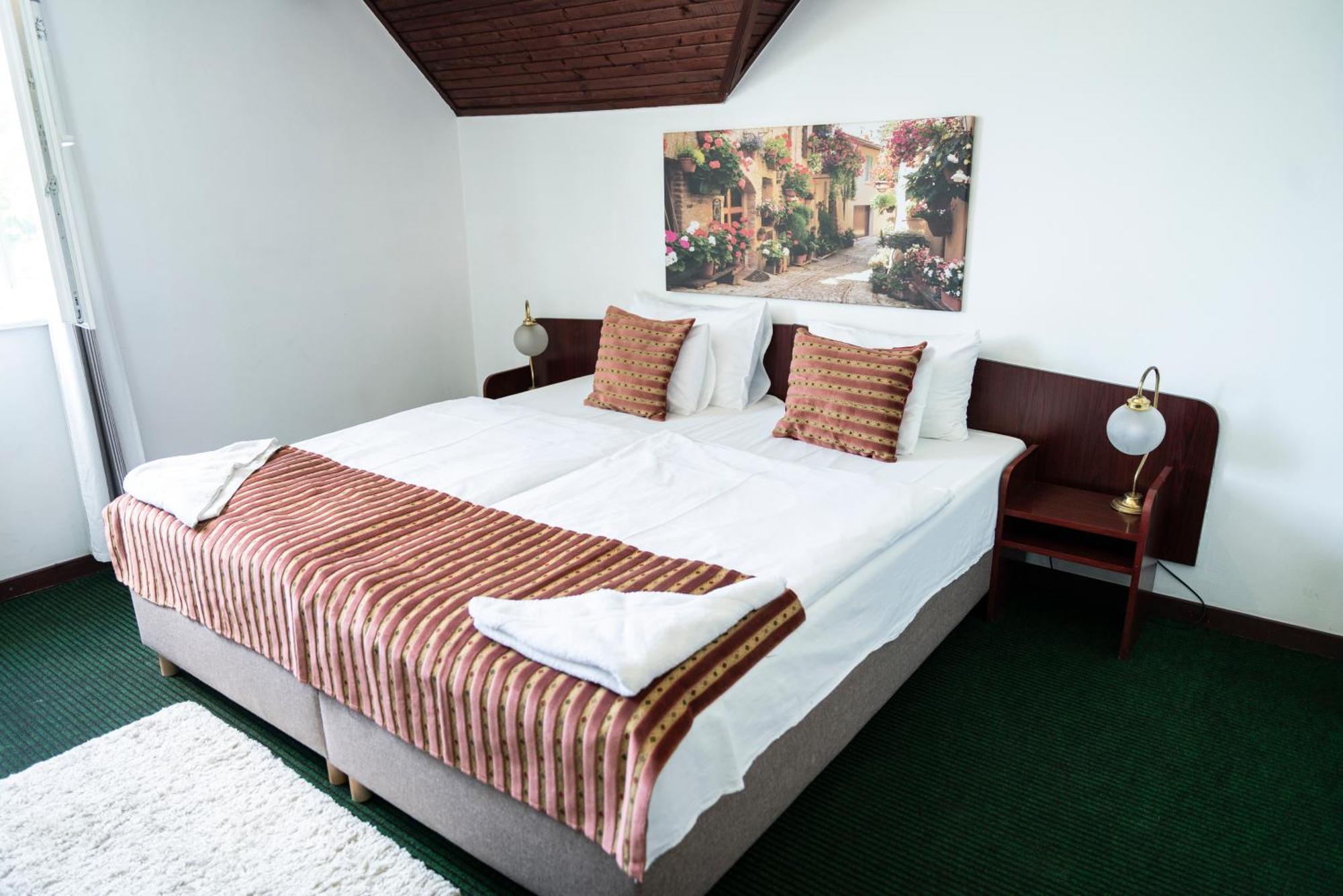 Bagoly Fogado Hotel Gyomro ภายนอก รูปภาพ