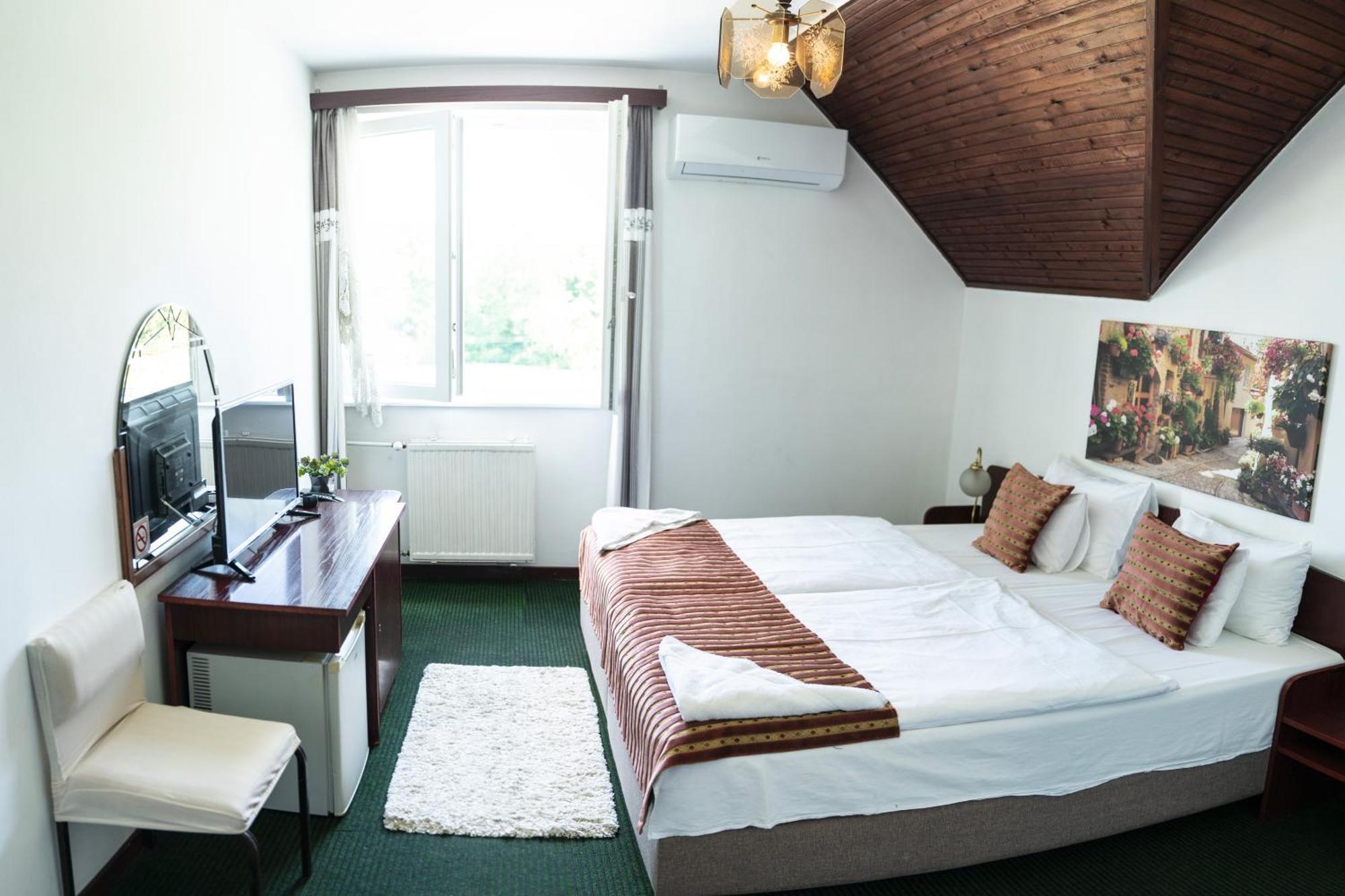 Bagoly Fogado Hotel Gyomro ภายนอก รูปภาพ